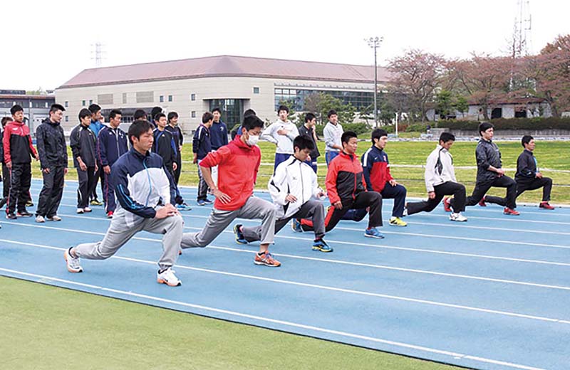 陸上競技の指導法を実技を通して実践的に学ぶ