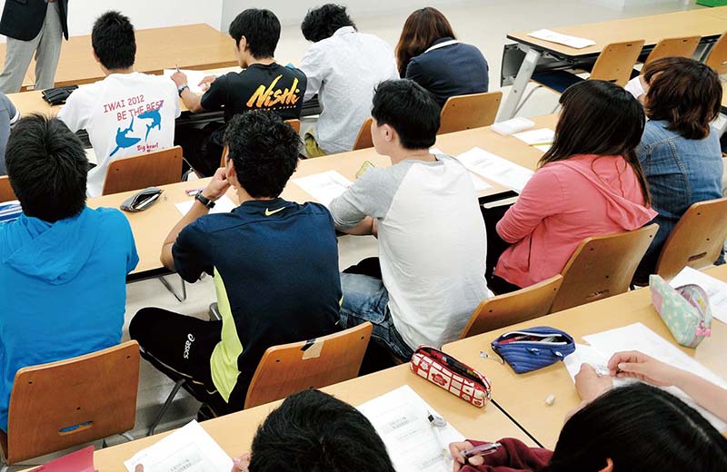 体育教師に必要な基礎的知識を学修する教員免許状取得のための必修科目