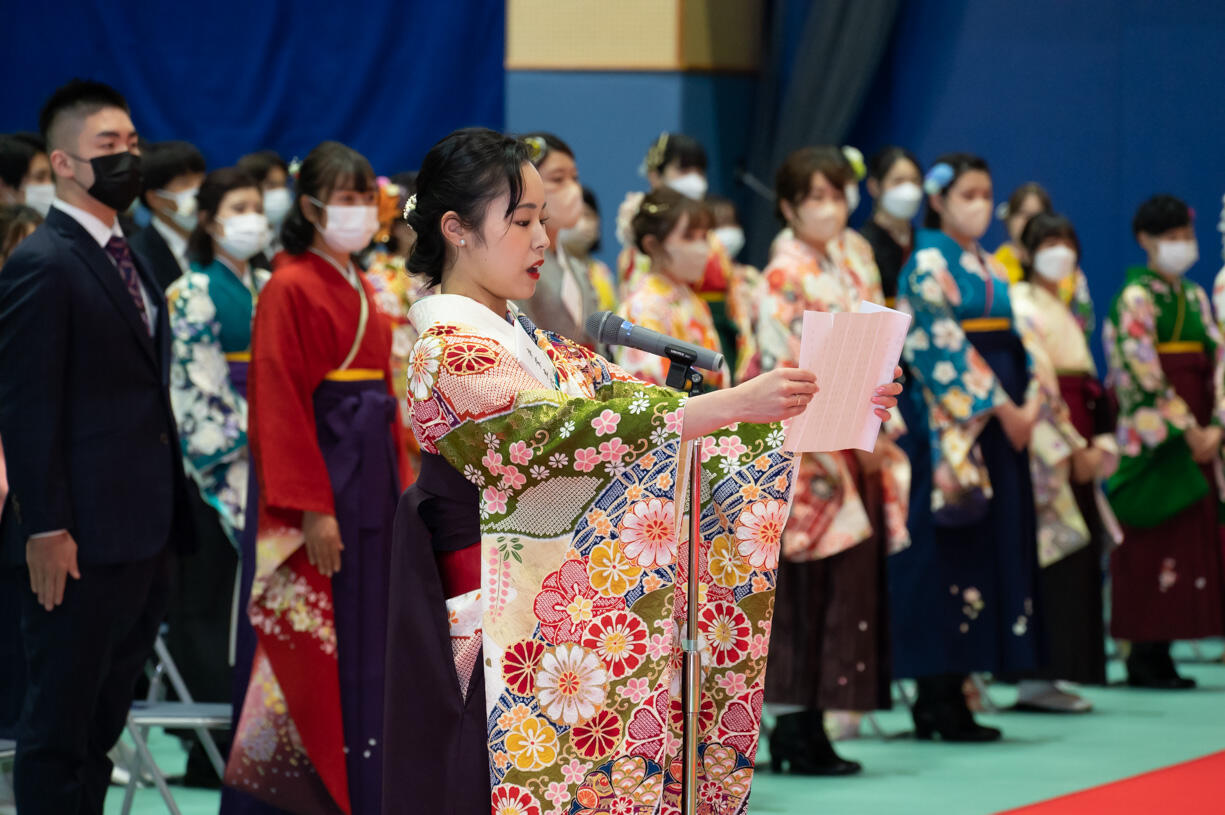 令和3年度卒業式及び学位記授与式を挙行いたしました_220315_2