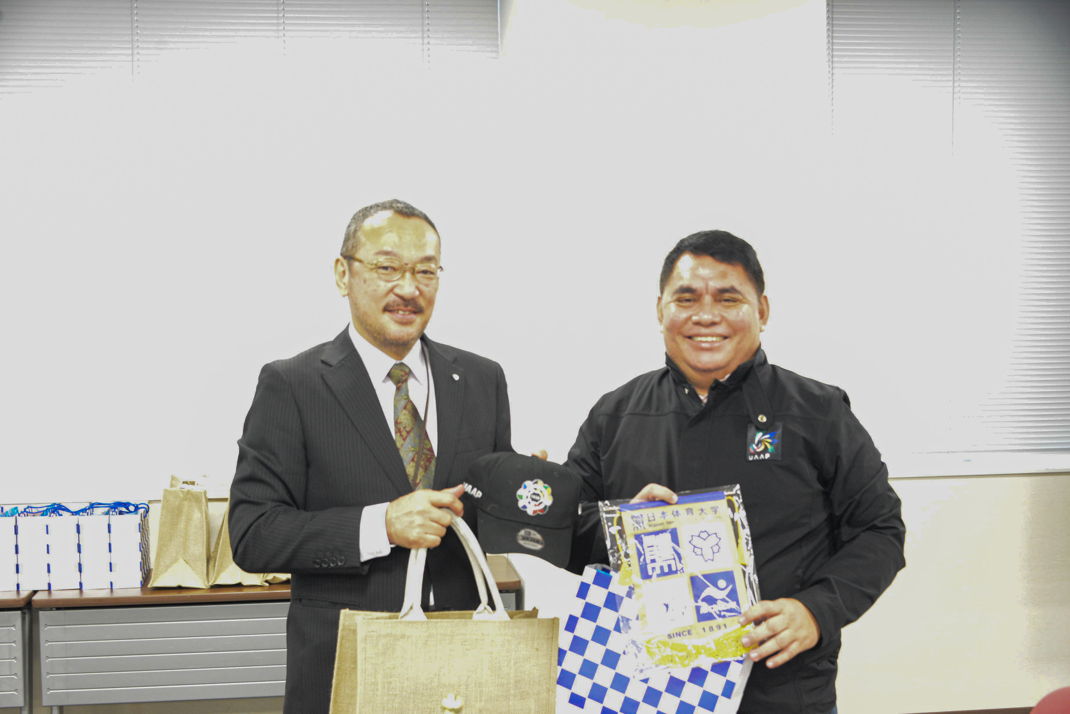 石井学長 UAAP ALDRIN会長 (2)