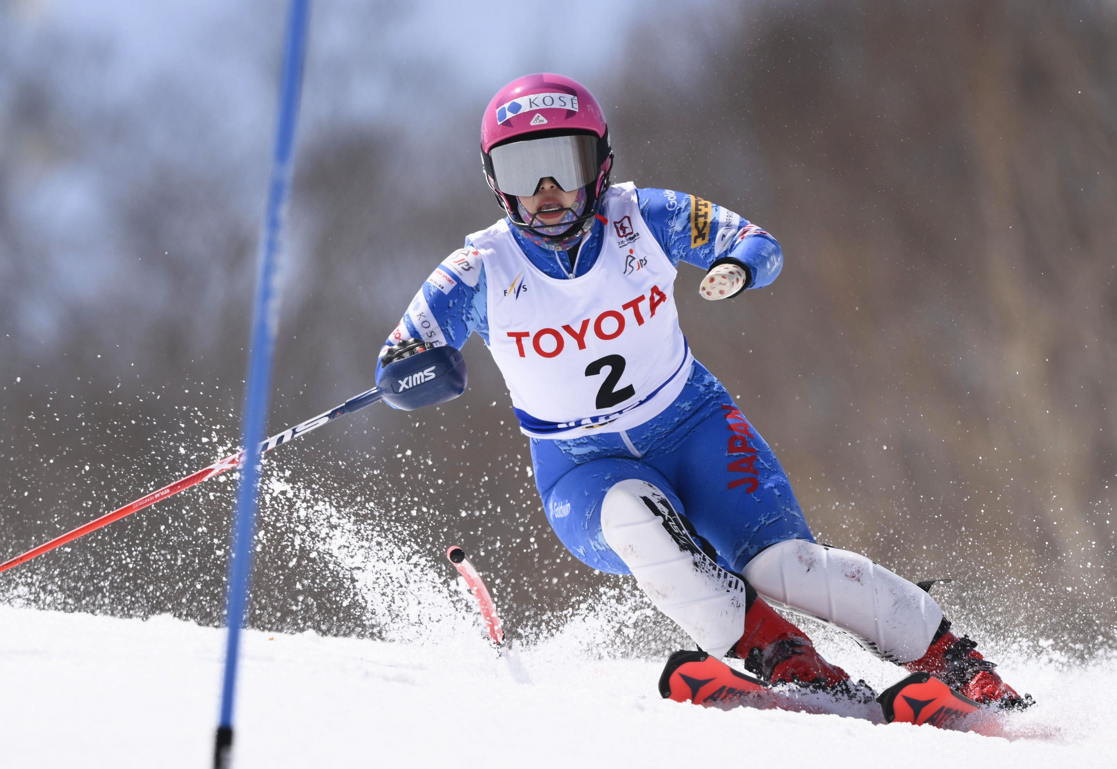 本堂杏実 パラアルペンのアジア杯 　女子回転立位　滑走する本堂杏実＝野沢温泉スキー場